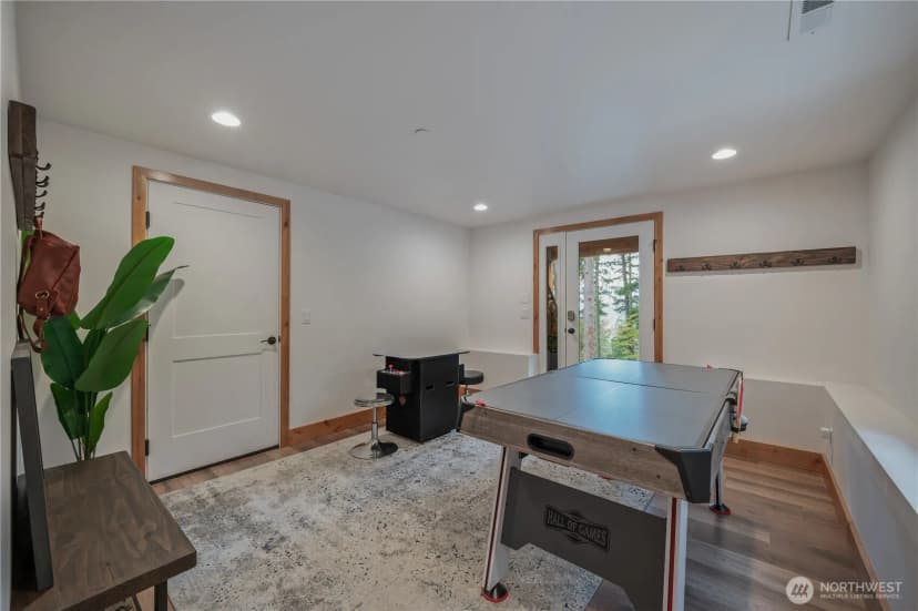 Property photo for 41 Hawkeye Lane, Ronald photo 30