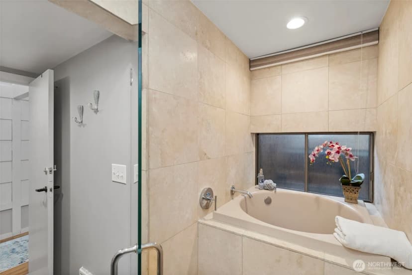 Property photo for 11925 Manzanita Lane Ne, Bainbridge Island photo 23