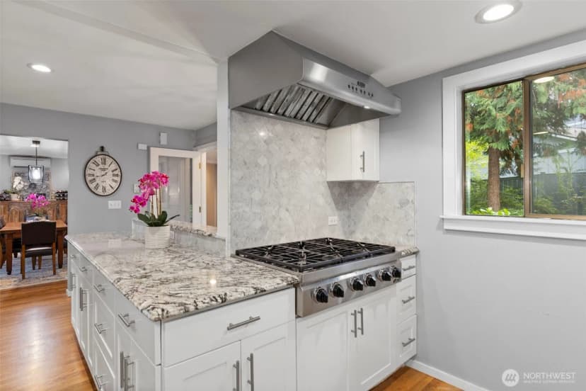 Property photo for 11925 Manzanita Lane Ne, Bainbridge Island photo 9