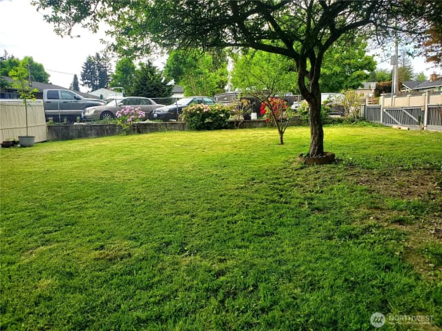 Property photo for 16 E Intercity Avenue, Everett photo 2