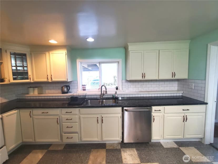 Property photo for 16 E Intercity Avenue, Everett photo 6