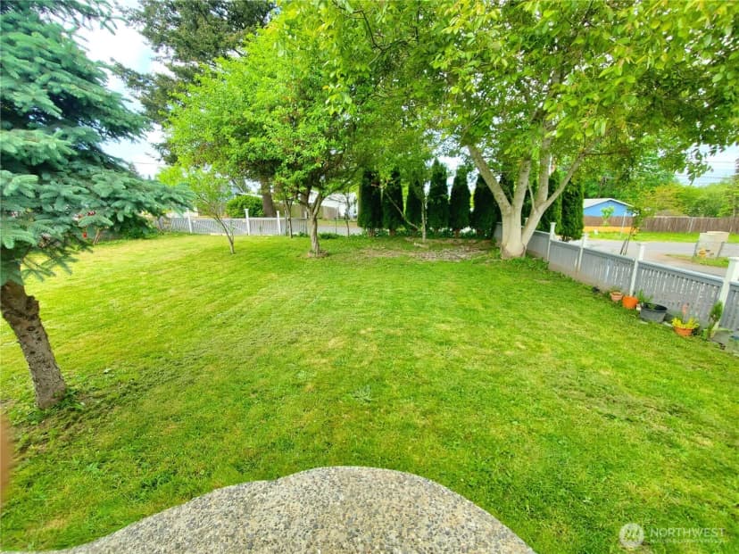 Property photo for 16 E Intercity Avenue, Everett photo 3