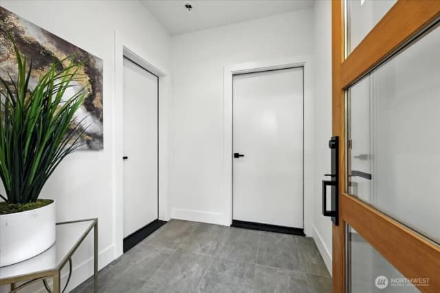 Property photo for 7524 31st Avenue Ne, Seattle photo 2