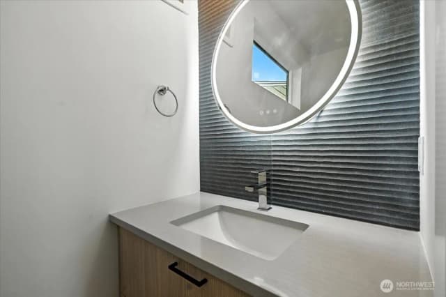Property photo for 7524 31st Avenue Ne, Seattle photo 4