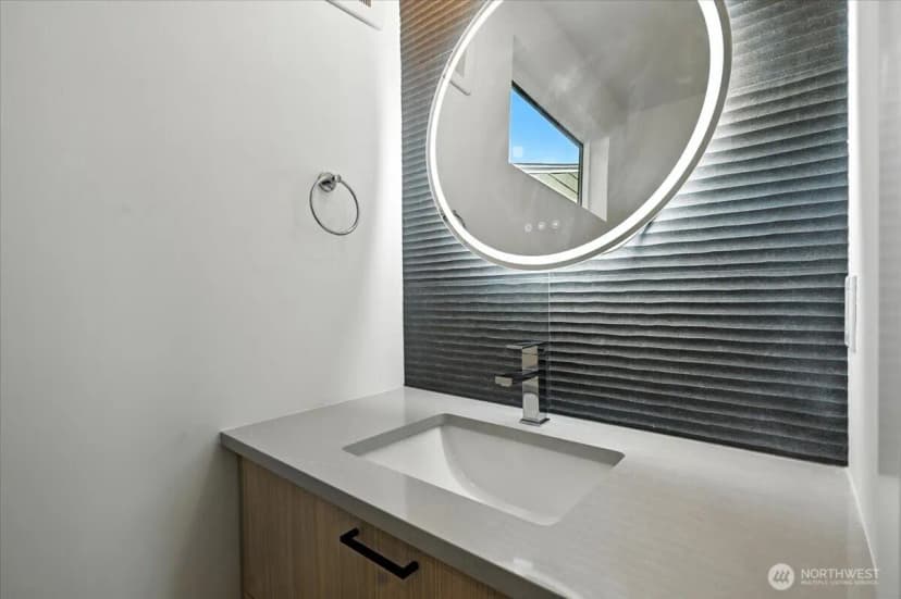 Property photo for 7524 31st Avenue Ne, Seattle photo 4