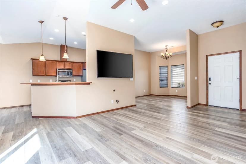 Property photo for 615 N Larkspur Drive, Othello photo 2