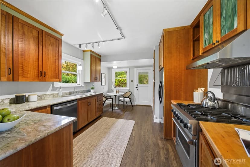 Property photo for 206 Nw 62nd Street, Seattle photo 10