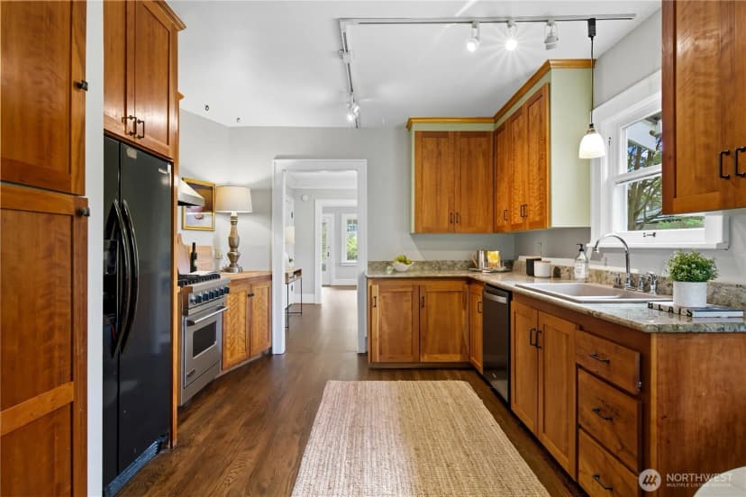 Property photo for 206 Nw 62nd Street, Seattle photo 13