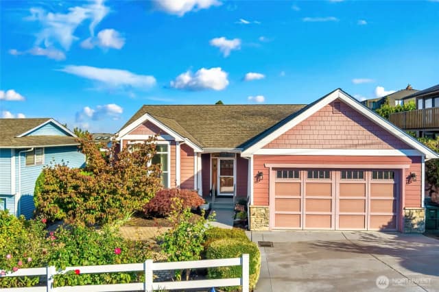 Property photo for 833 Walnut Street, Edmonds