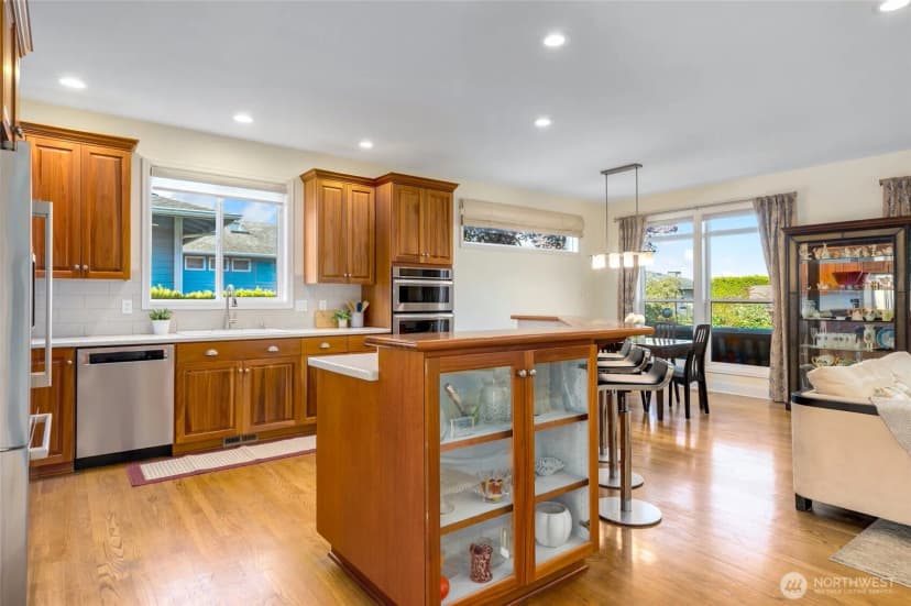 Property photo for 833 Walnut Street, Edmonds photo 10