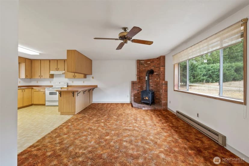 Property photo for 1020 294th Street S, Roy photo 2