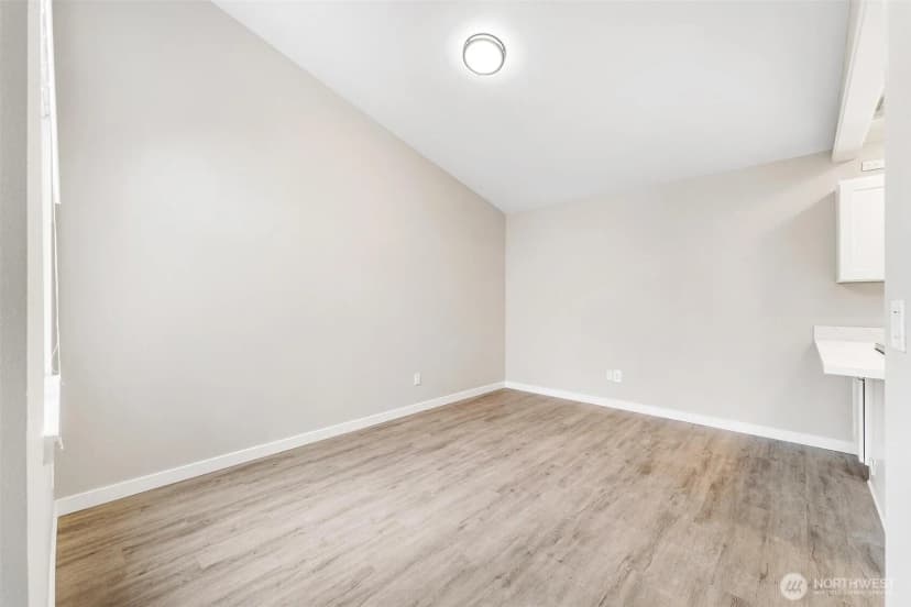 Property photo for 604 213th Street Sw, Bothell photo 11