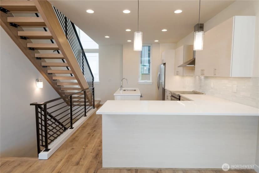 Property photo for 9237 B 16th Avenue Sw, Seattle photo 12