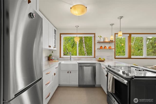 Property photo for 3055 80th Avenue Se #201, Mercer Island photo 4
