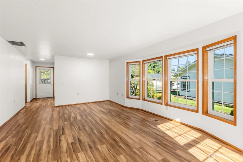 Property photo for 1222 Searle Drive, Centralia photo 8