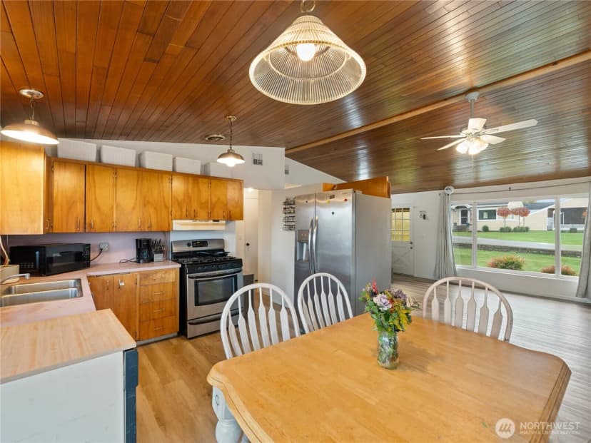 Property photo for 3915 L Avenue, Anacortes photo 11