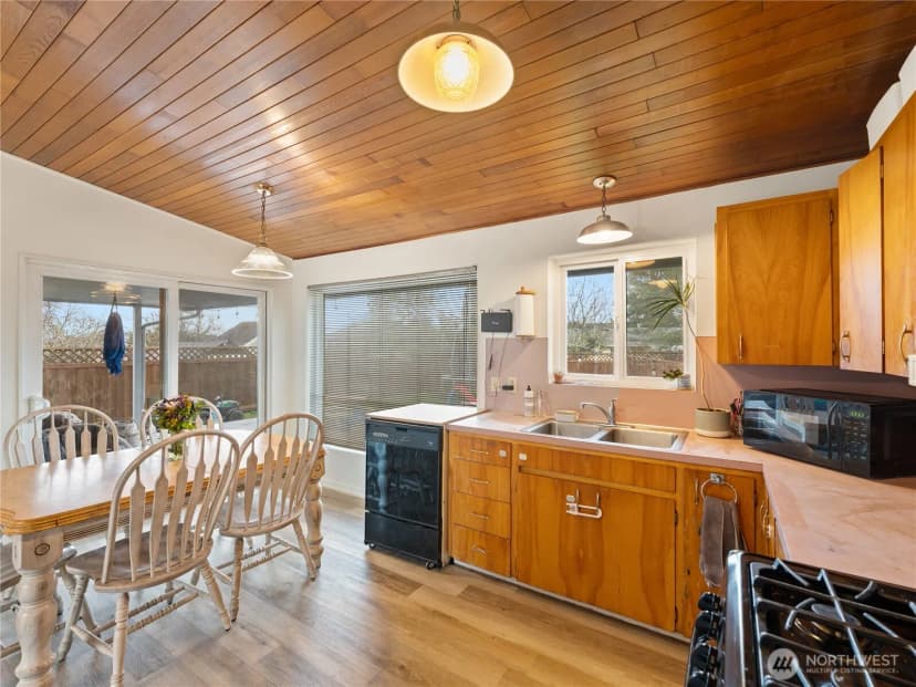Property photo for 3915 L Avenue, Anacortes photo 10