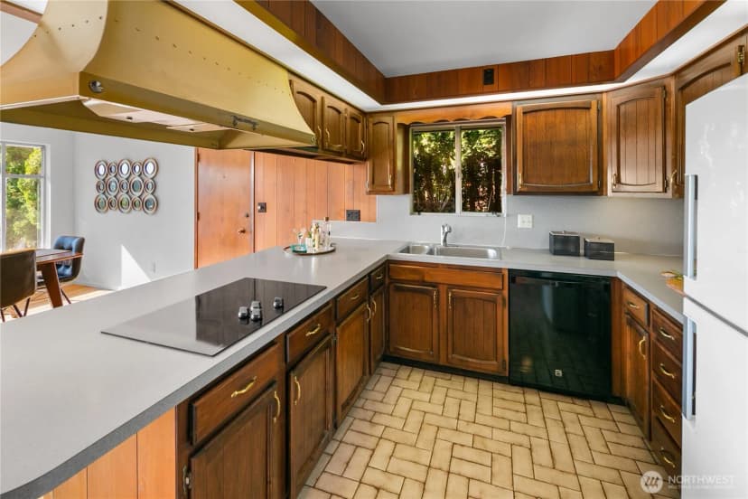 Property photo for 5817 Ne 181st Street, Kenmore photo 11