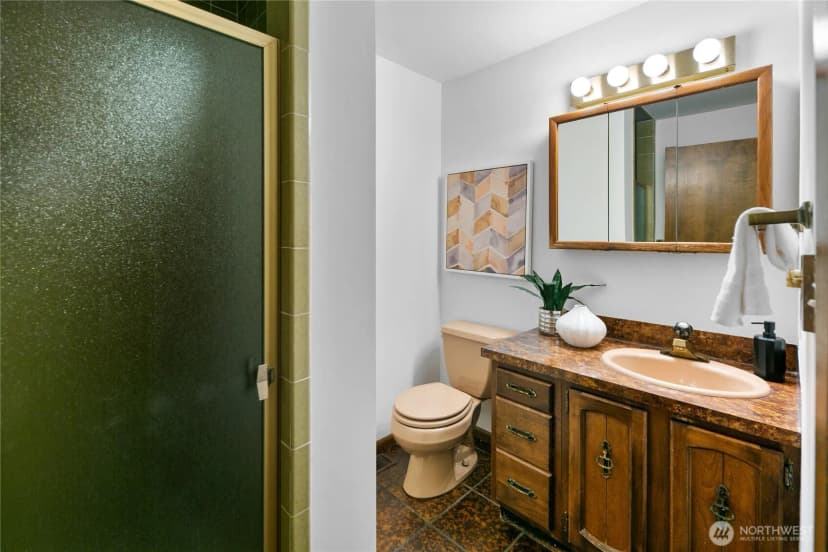 Property photo for 5817 Ne 181st Street, Kenmore photo 15