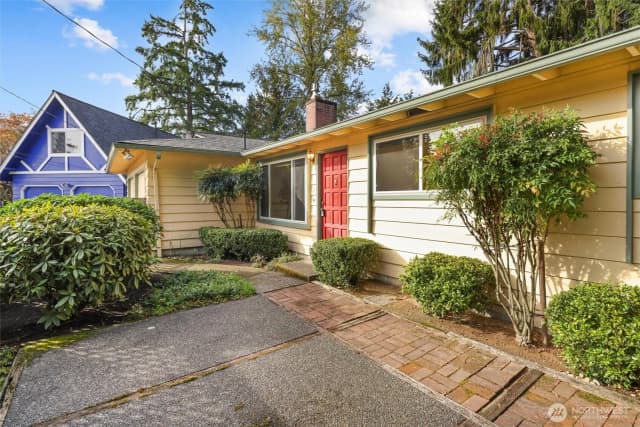Property photo for 16508 Ne 27th Place, Bellevue photo 2