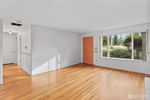 Property photo for 16508 Ne 27th Place, Bellevue photo 3