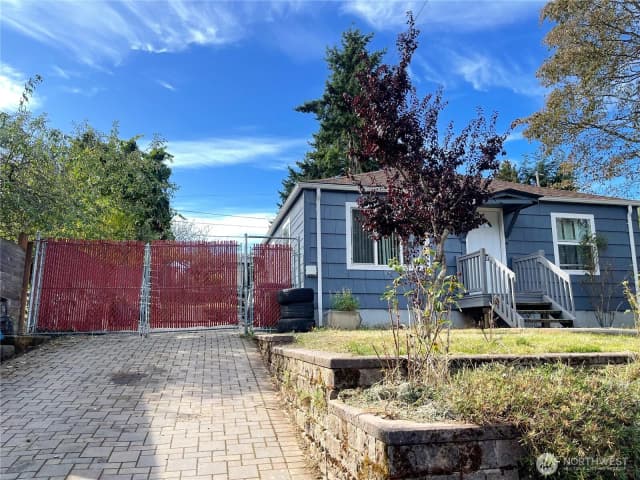 Property photo for 9827 20th Avenue Sw, Seattle photo 2