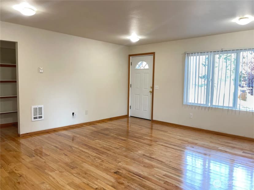 Property photo for 9827 20th Avenue Sw, Seattle photo 8