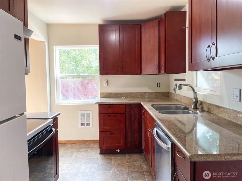 Property photo for 9827 20th Avenue Sw, Seattle photo 7