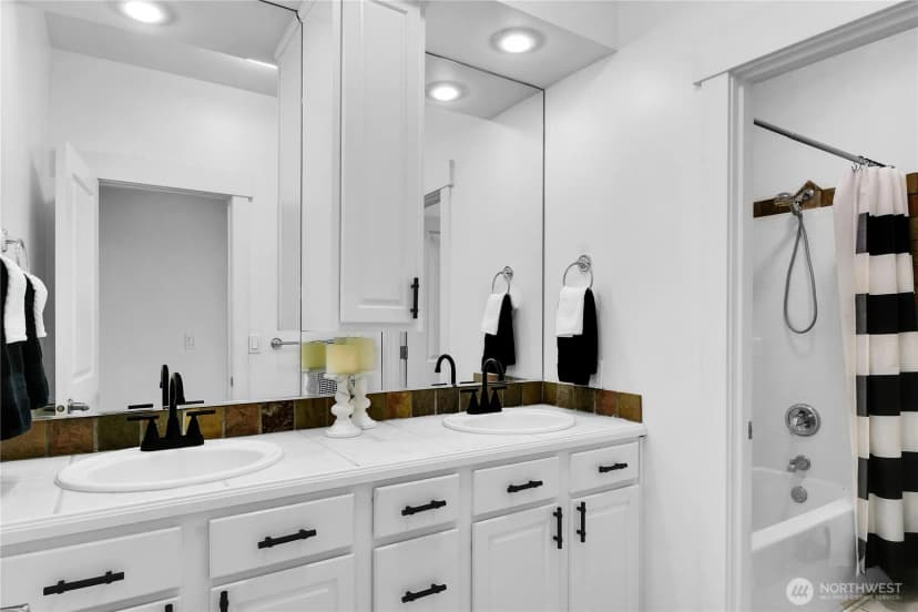Property photo for 1011 N 27th Place, Renton photo 28
