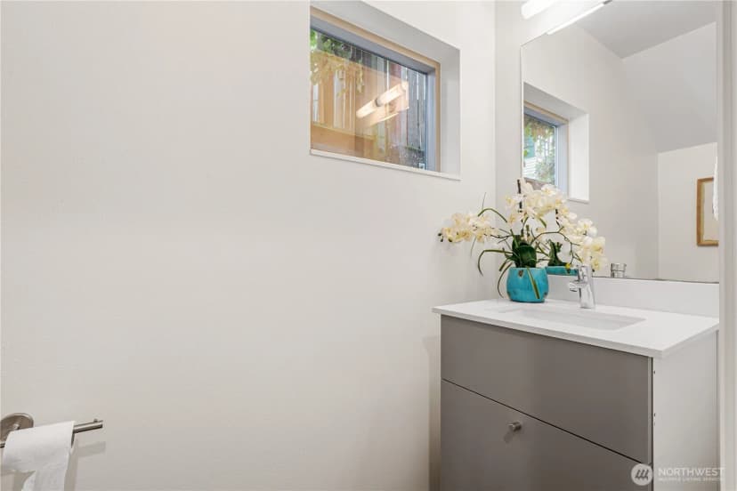 Property photo for 1928 B 10th Avenue W, Seattle photo 6
