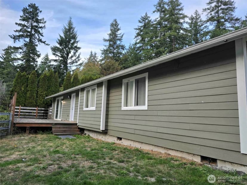 Property photo for 30118 14th Avenue E, Roy photo 2