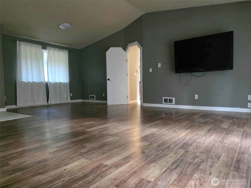 Property photo for 30118 14th Avenue E, Roy photo 6
