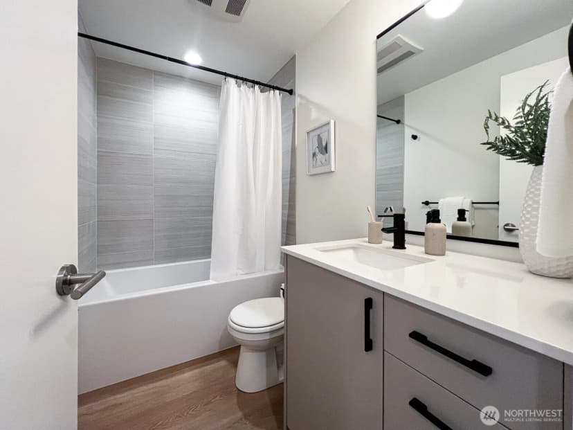 Property photo for 5031 35th Avenue S #unit D, Seattle photo 24