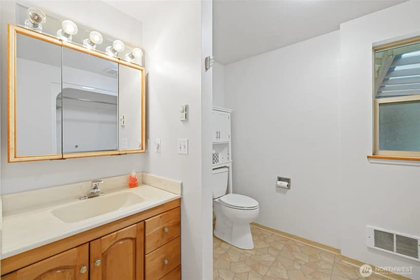 Property photo for 934 W 13th Street, Port Angeles photo 16