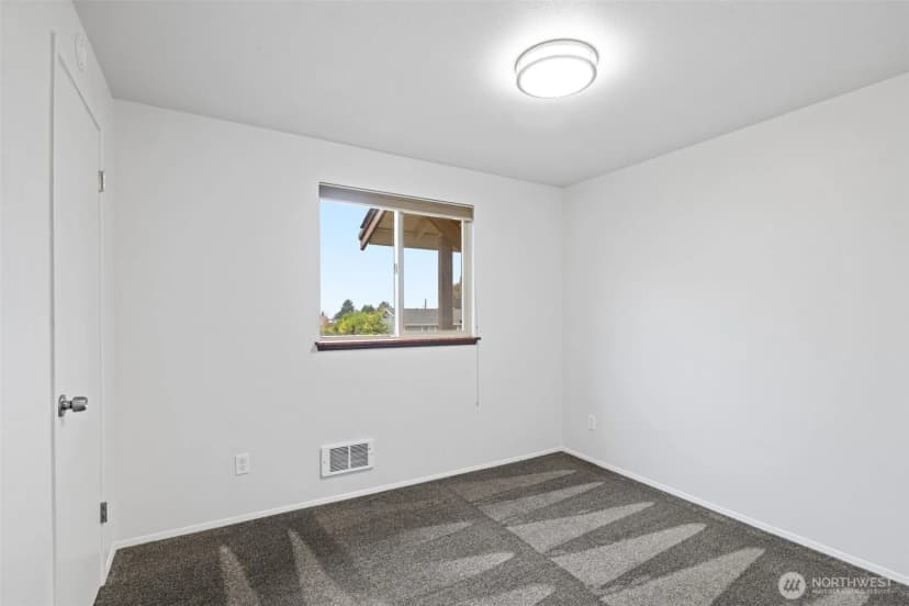 Property photo for 934 W 13th Street, Port Angeles photo 20