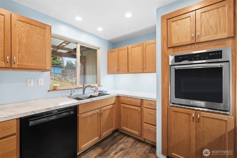 Property photo for 934 W 13th Street, Port Angeles photo 9