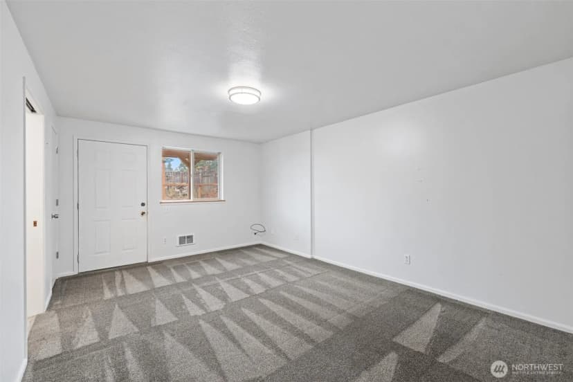 Property photo for 934 W 13th Street, Port Angeles photo 14