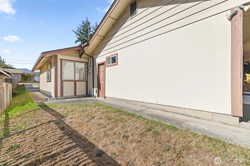 Property photo for 934 W 13th Street, Port Angeles photo 28