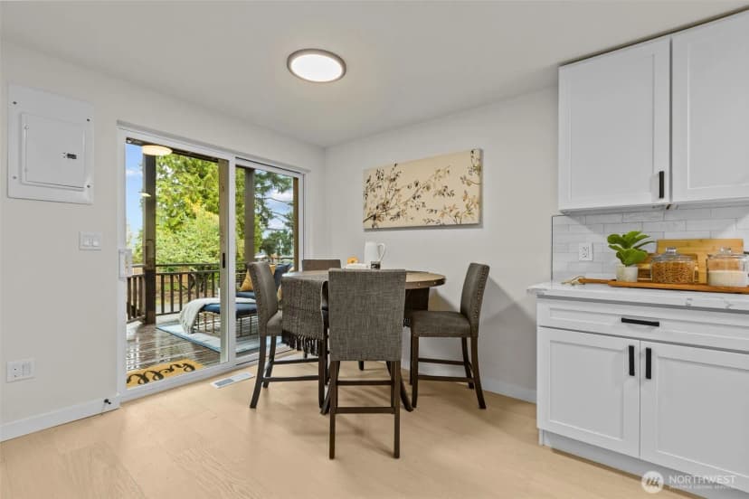 Property photo for 11504 Sand Point Way Ne, Seattle photo 12