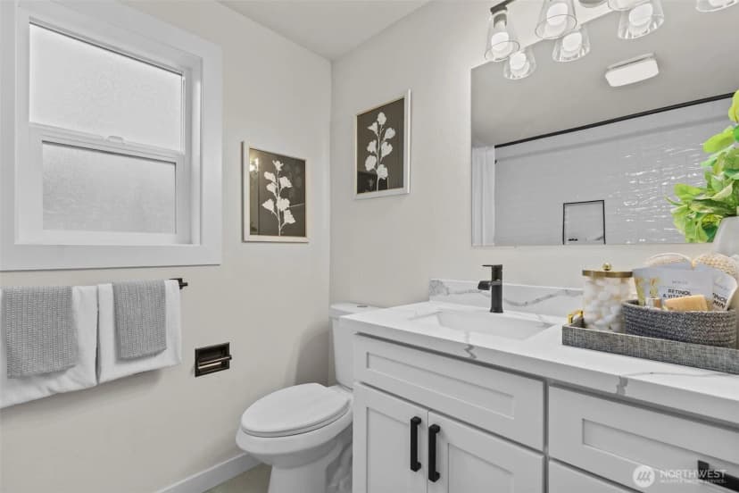 Property photo for 11504 Sand Point Way Ne, Seattle photo 18
