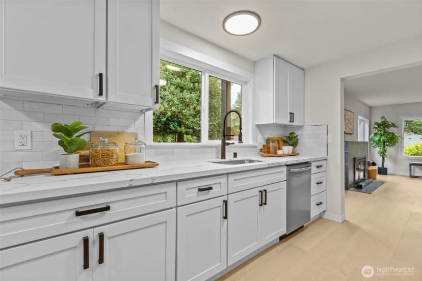 Property photo for 11504 Sand Point Way Ne, Seattle photo 11