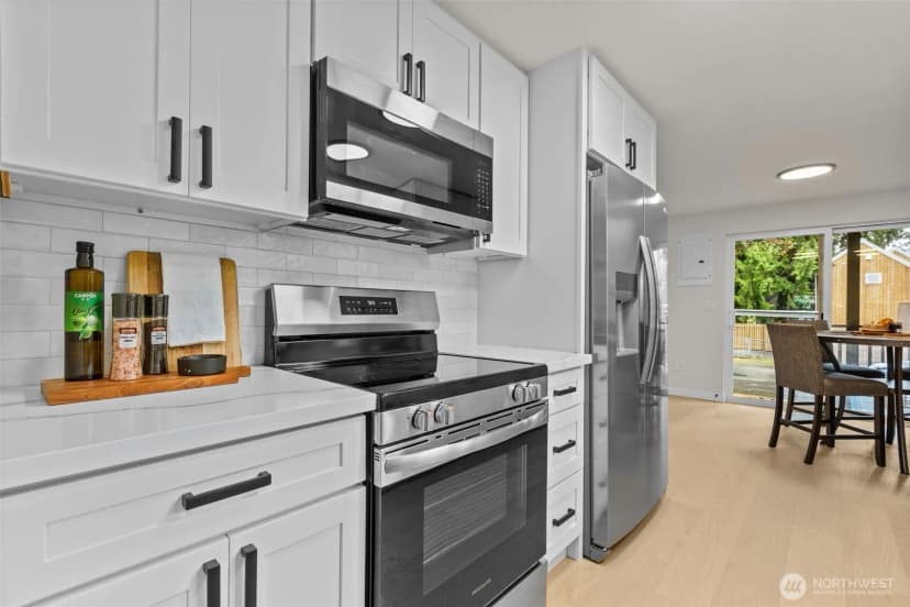 Property photo for 11504 Sand Point Way Ne, Seattle photo 10