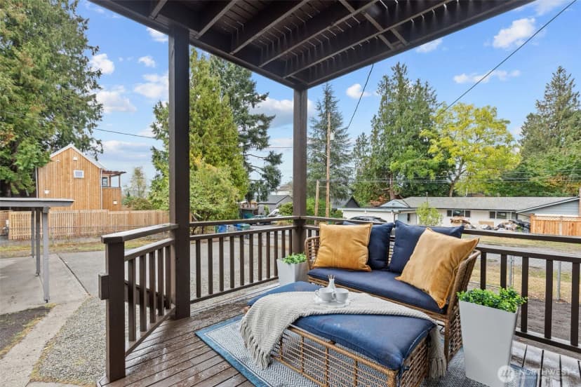 Property photo for 11504 Sand Point Way Ne, Seattle photo 13