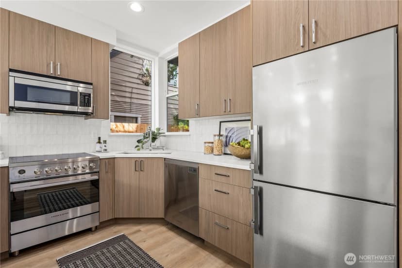 Property photo for 816 Ne 70th Street, Seattle photo 12