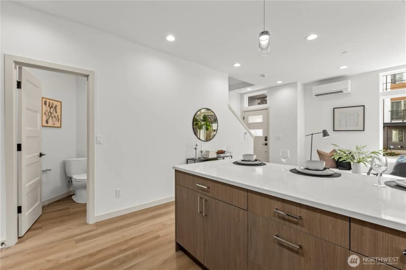 Property photo for 816 Ne 70th Street, Seattle photo 13