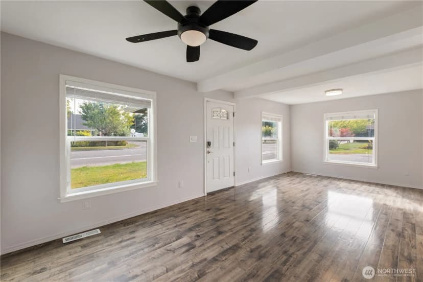 Property photo for 631 S Anacortes Street, Burlington photo 3