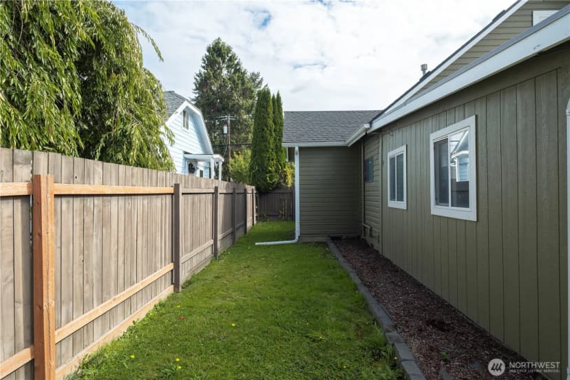 Property photo for 631 S Anacortes Street, Burlington photo 14