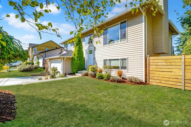 Property photo for 6701 15th Avenue Sw, Seattle photo 2