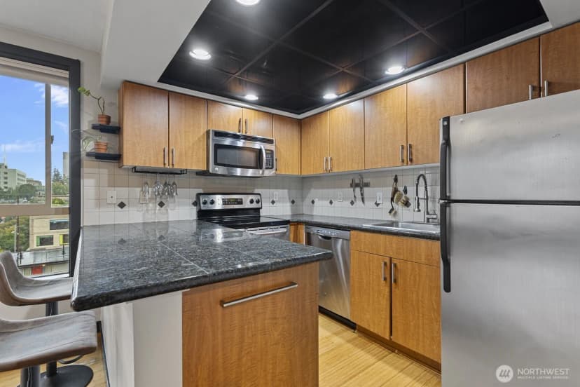 Property photo for 905 Cherry Street #601, Seattle photo 6