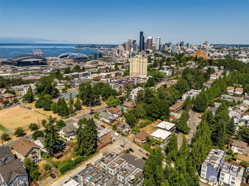 Property photo for 1401 S Holgate Street, Seattle photo 6